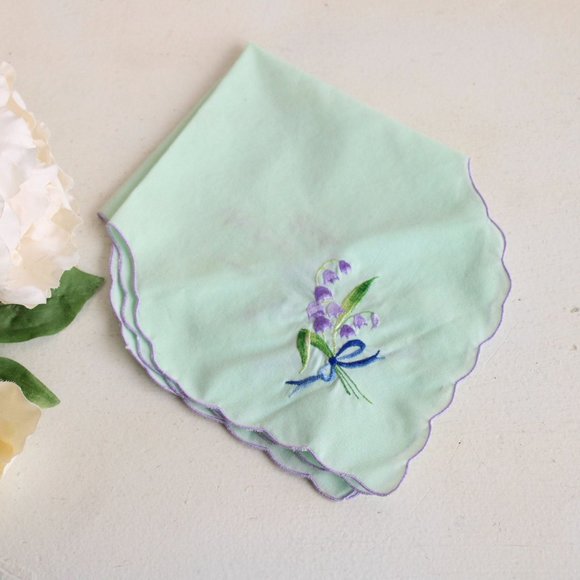 Vintage Bun Warmer, Mint Green Bread basket Liner, Embroidered Purple Flowers - Picture 2 of 10